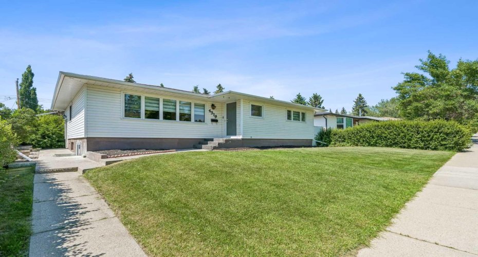 4319 19 Street, Calgary, Alberta T2L 2B8, 4 Bedrooms Bedrooms, ,2 BathroomsBathrooms,Residential,For Sale,19,A2329381