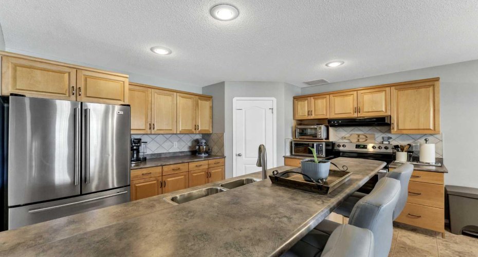 369 Stratton Way, Medicine Hat, Alberta T1B4M9, 4 Bedrooms Bedrooms, ,4 BathroomsBathrooms,Residential,For Sale,Stratton,A2329392
