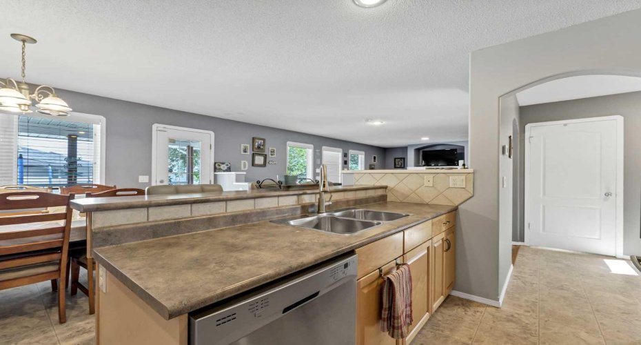 369 Stratton Way, Medicine Hat, Alberta T1B4M9, 4 Bedrooms Bedrooms, ,4 BathroomsBathrooms,Residential,For Sale,Stratton,A2329392