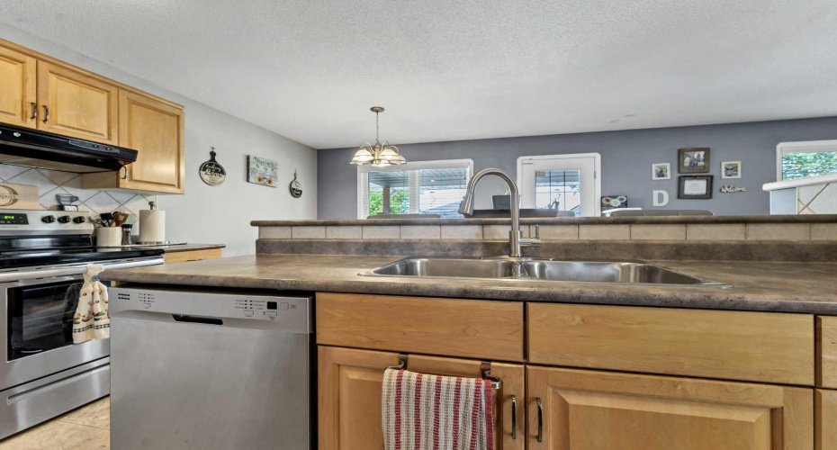 369 Stratton Way, Medicine Hat, Alberta T1B4M9, 4 Bedrooms Bedrooms, ,4 BathroomsBathrooms,Residential,For Sale,Stratton,A2329392