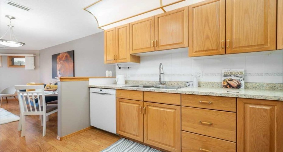 1182 Southview Drive, Medicine Hat, Alberta T1B 4L2, 1 Bedroom Bedrooms, ,2 BathroomsBathrooms,Residential,For Sale,Southview,A2329406