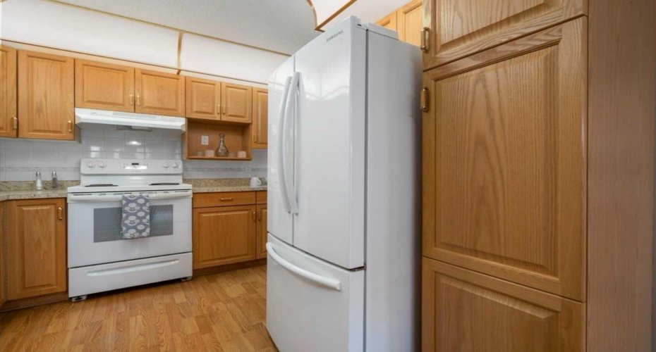 1182 Southview Drive, Medicine Hat, Alberta T1B 4L2, 1 Bedroom Bedrooms, ,2 BathroomsBathrooms,Residential,For Sale,Southview,A2329406