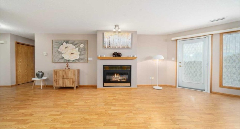 1182 Southview Drive, Medicine Hat, Alberta T1B 4L2, 1 Bedroom Bedrooms, ,2 BathroomsBathrooms,Residential,For Sale,Southview,A2329406