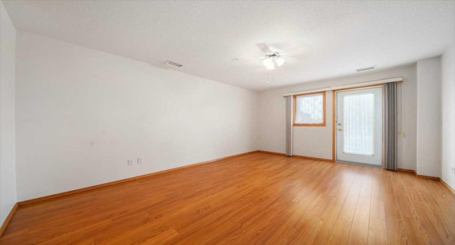 1182 Southview Drive, Medicine Hat, Alberta T1B 4L2, 1 Bedroom Bedrooms, ,2 BathroomsBathrooms,Residential,For Sale,Southview,A2329406