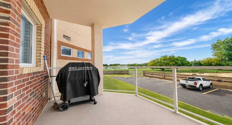 1182 Southview Drive, Medicine Hat, Alberta T1B 4L2, 1 Bedroom Bedrooms, ,2 BathroomsBathrooms,Residential,For Sale,Southview,A2329406
