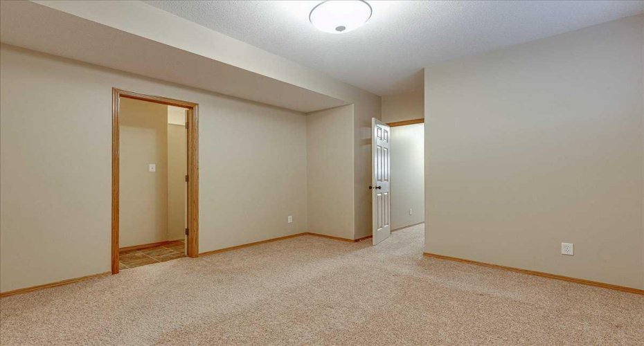 44 Osler Crescent, Red Deer, Alberta T4P 4E8, 3 Bedrooms Bedrooms, ,3 BathroomsBathrooms,Residential,For Sale,Osler,A2329411