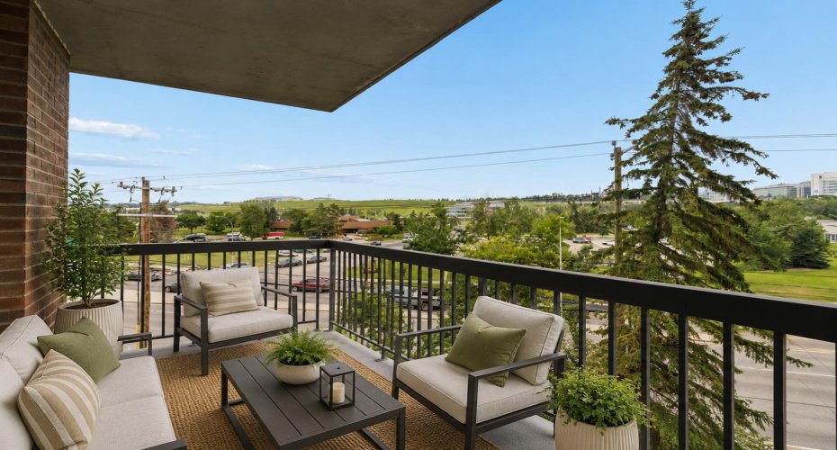 145 Point Drive, Calgary, Alberta T3B 4W1, 2 Bedrooms Bedrooms, ,2 BathroomsBathrooms,Residential,For Sale,Point,A2329414