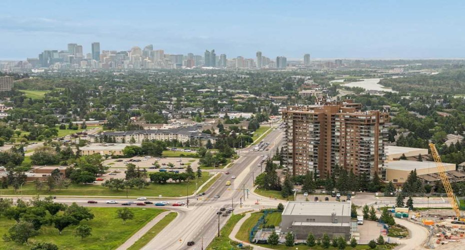 145 Point Drive, Calgary, Alberta T3B 4W1, 2 Bedrooms Bedrooms, ,2 BathroomsBathrooms,Residential,For Sale,Point,A2329414