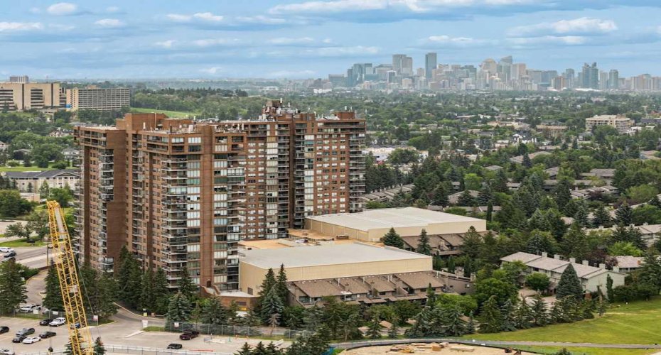 145 Point Drive, Calgary, Alberta T3B 4W1, 2 Bedrooms Bedrooms, ,2 BathroomsBathrooms,Residential,For Sale,Point,A2329414
