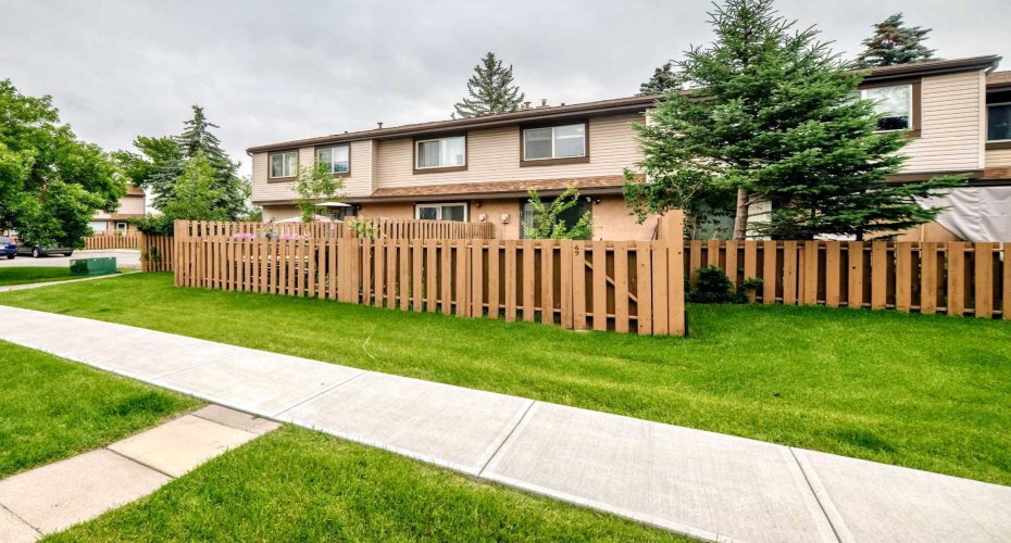 2727 Rundleson Road, Calgary, Alberta T1Y 3Z3, 3 Bedrooms Bedrooms, ,2 BathroomsBathrooms,Residential,For Sale,Rundleson,A2329417