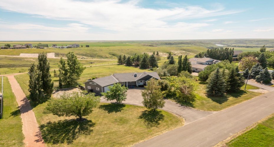 219 Falcon Ridge Way, Rural Lethbridge County, Alberta T1J 5R8, 3 Bedrooms Bedrooms, ,3 BathroomsBathrooms,Residential,For Sale,Falcon Ridge,A2329418