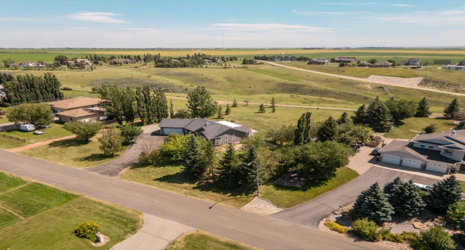 219 Falcon Ridge Way, Rural Lethbridge County, Alberta T1J 5R8, 3 Bedrooms Bedrooms, ,3 BathroomsBathrooms,Residential,For Sale,Falcon Ridge,A2329418