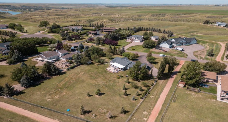 219 Falcon Ridge Way, Rural Lethbridge County, Alberta T1J 5R8, 3 Bedrooms Bedrooms, ,3 BathroomsBathrooms,Residential,For Sale,Falcon Ridge,A2329418