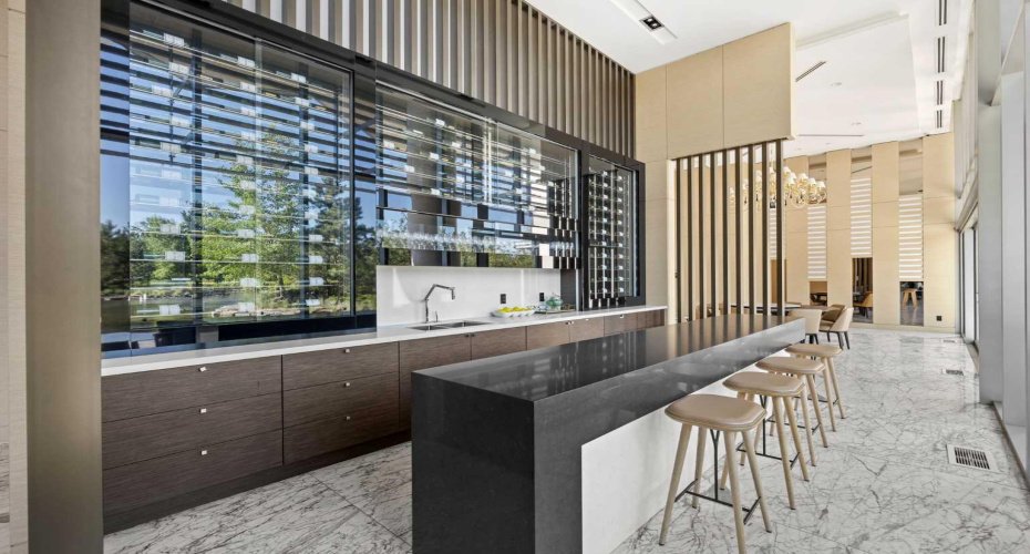 738 1 Avenue, Calgary, Alberta T2P 5G8, 2 Bedrooms Bedrooms, ,2 BathroomsBathrooms,Residential,For Sale,1,A2329435