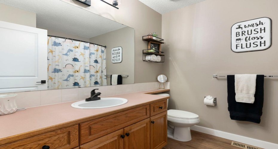 34 West Mcmanus Road, Cochrane, Alberta T4C 1L8, 5 Bedrooms Bedrooms, ,3 BathroomsBathrooms,Residential,For Sale,West Mcmanus,A2329442