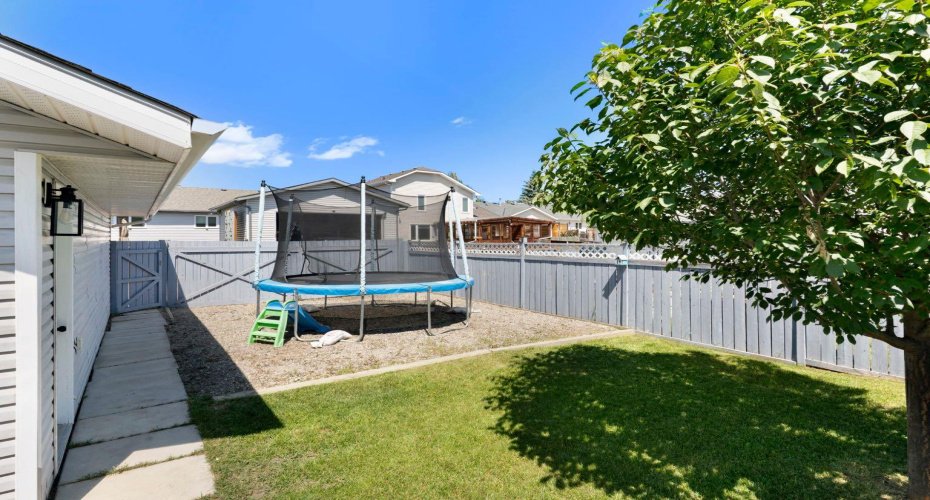 34 West Mcmanus Road, Cochrane, Alberta T4C 1L8, 5 Bedrooms Bedrooms, ,3 BathroomsBathrooms,Residential,For Sale,West Mcmanus,A2329442