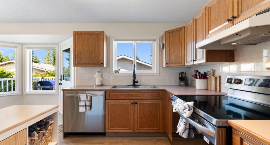 34 West Mcmanus Road, Cochrane, Alberta T4C 1L8, 5 Bedrooms Bedrooms, ,3 BathroomsBathrooms,Residential,For Sale,West Mcmanus,A2329442