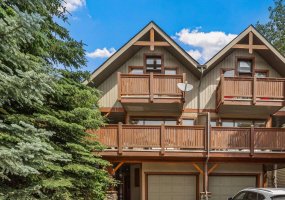 813 5th Street, Canmore, Alberta T1W 2G1, 3 Bedrooms Bedrooms, ,3 BathroomsBathrooms,Residential,For Sale,5th,A2329462