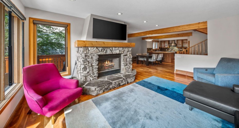 813 5th Street, Canmore, Alberta T1W 2G1, 3 Bedrooms Bedrooms, ,3 BathroomsBathrooms,Residential,For Sale,5th,A2329462