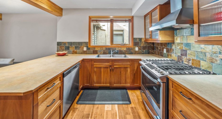813 5th Street, Canmore, Alberta T1W 2G1, 3 Bedrooms Bedrooms, ,3 BathroomsBathrooms,Residential,For Sale,5th,A2329462
