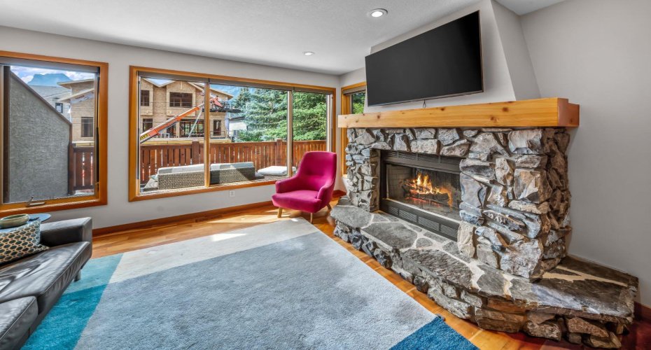 813 5th Street, Canmore, Alberta T1W 2G1, 3 Bedrooms Bedrooms, ,3 BathroomsBathrooms,Residential,For Sale,5th,A2329462