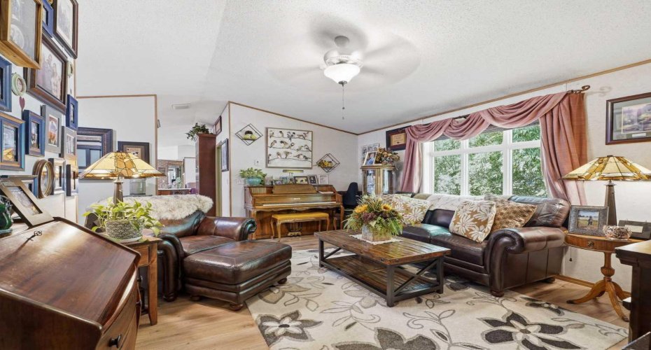 113 Lindgren Street, Ferintosh, Alberta T0B1M0, 4 Bedrooms Bedrooms, ,2 BathroomsBathrooms,Residential,For Sale,Lindgren,A2329468