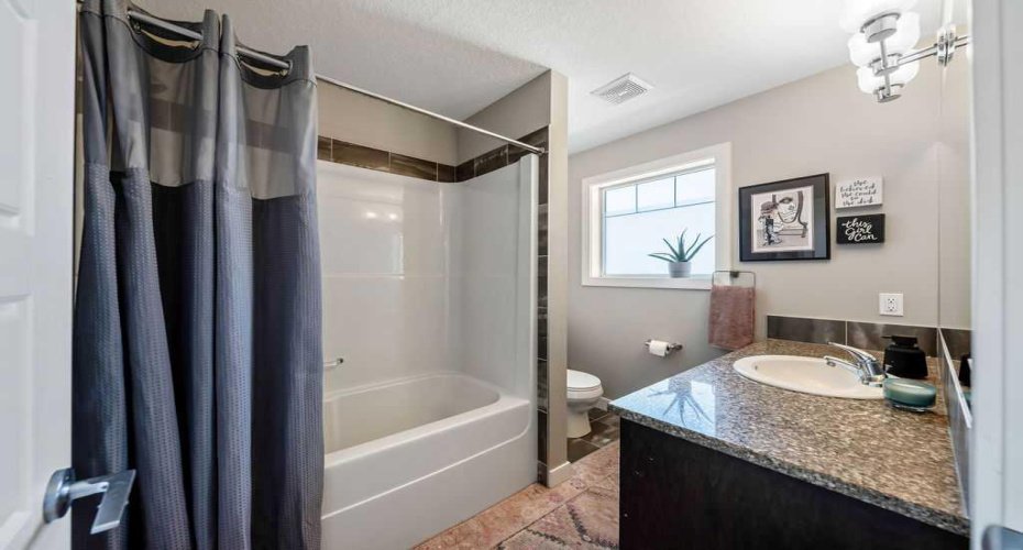 Full bathroom with access to Bedroom 4 or bonus area
