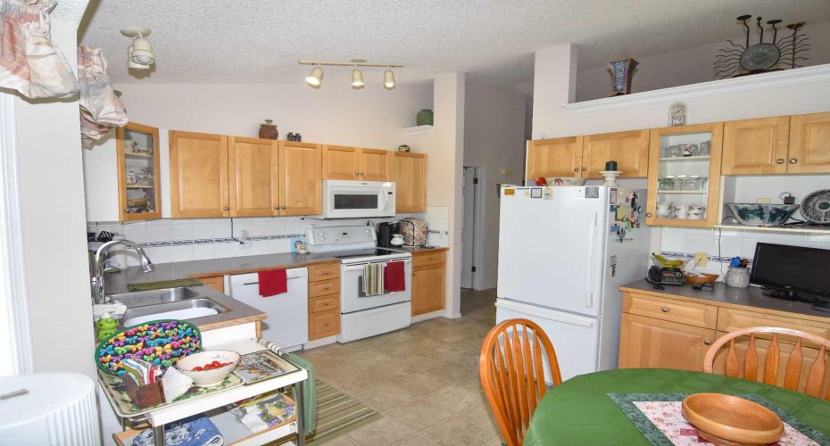 33 Strathmore Lakes Bay, Strathmore, Alberta T1P 1L8, 2 Bedrooms Bedrooms, ,3 BathroomsBathrooms,Residential,For Sale,Strathmore Lakes,A2329475