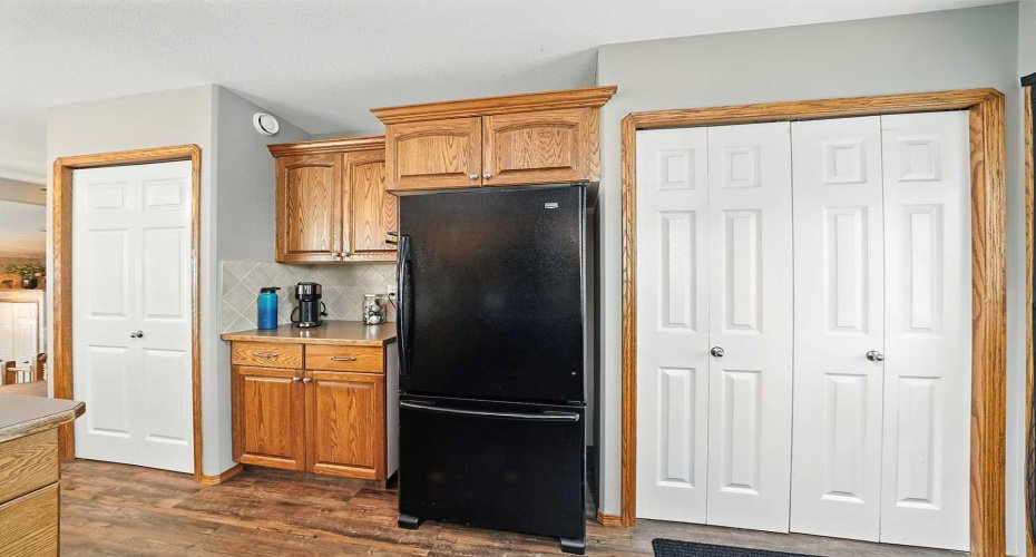 23 Dubois Crescent, Red Deer, Alberta T4R 3H8, 5 Bedrooms Bedrooms, ,3 BathroomsBathrooms,Residential,For Sale,Dubois,A2329503