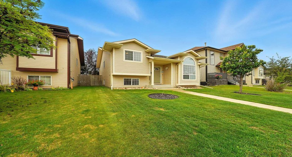 23 Dubois Crescent, Red Deer, Alberta T4R 3H8, 5 Bedrooms Bedrooms, ,3 BathroomsBathrooms,Residential,For Sale,Dubois,A2329503