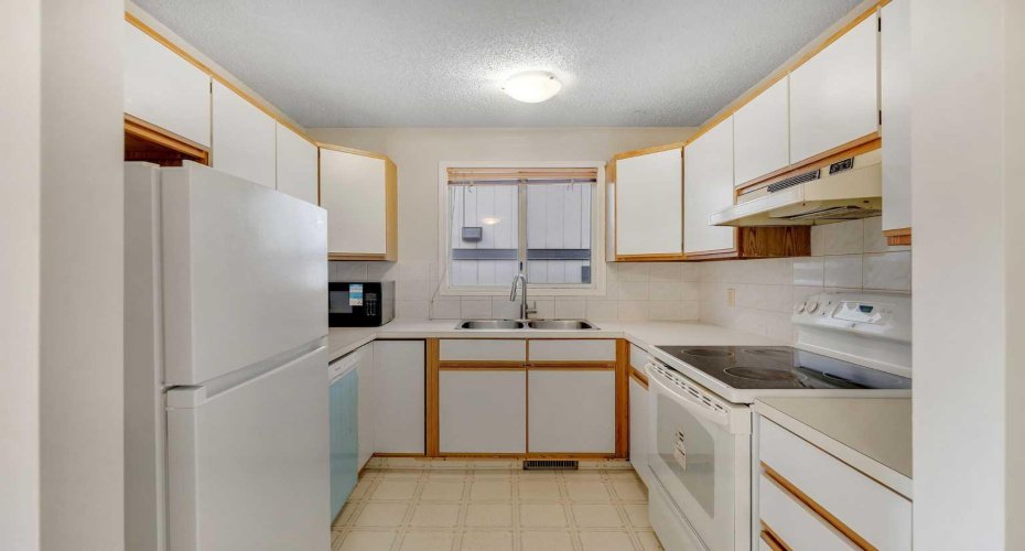 4736 17 Avenue, Calgary, Alberta T3B 0P5, 4 Bedrooms Bedrooms, ,2 BathroomsBathrooms,Residential,For Sale,17,A2329506