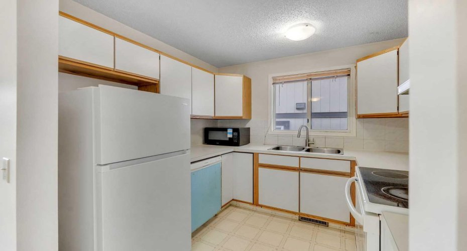 4736 17 Avenue, Calgary, Alberta T3B 0P5, 4 Bedrooms Bedrooms, ,2 BathroomsBathrooms,Residential,For Sale,17,A2329506