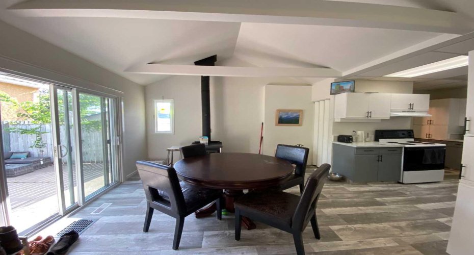 814 12 Street, Lethbridge, Alberta T1H 2H6, 2 Bedrooms Bedrooms, ,1 BathroomBathrooms,Residential,For Sale,12,A2329543