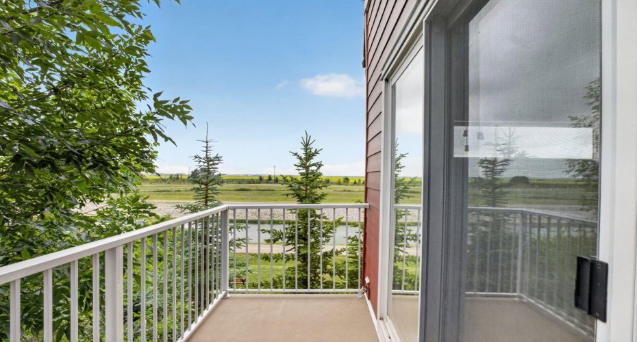 111 Rainbow Falls Gate, Chestermere, Alberta T1X0Z5, 3 Bedrooms Bedrooms, ,3 BathroomsBathrooms,Residential,For Sale,Rainbow Falls,A2329553