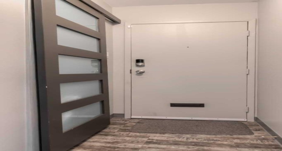 Entrnce Sliding door to walk in storage