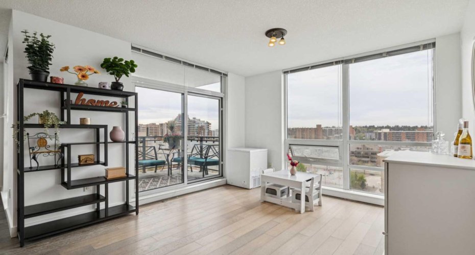 1118 12 Avenue, Calgary, Alberta T2R 0P4, 2 Bedrooms Bedrooms, ,2 BathroomsBathrooms,Residential,For Sale,12,A2329572