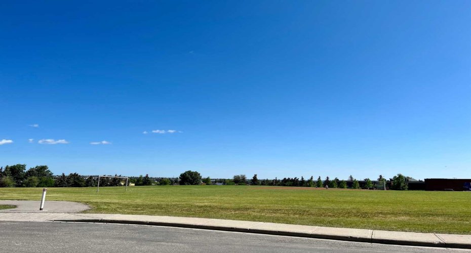 55 Bermuda Close, Calgary, Alberta T3K 1G4, 4 Bedrooms Bedrooms, ,4 BathroomsBathrooms,Residential,For Sale,Bermuda,A2329592