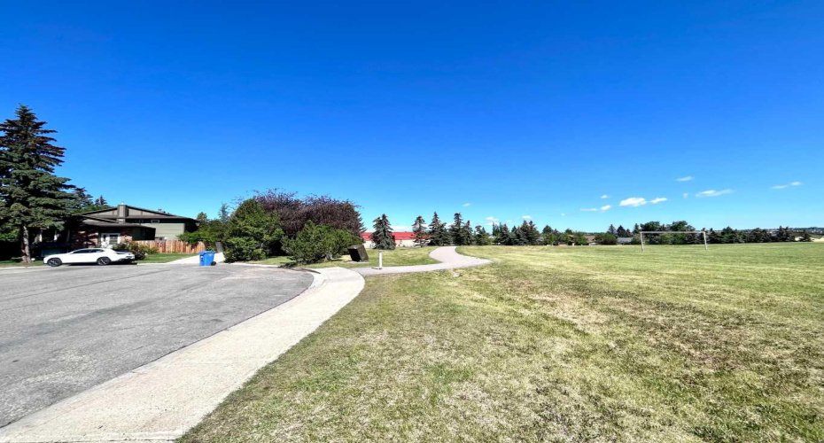 55 Bermuda Close, Calgary, Alberta T3K 1G4, 4 Bedrooms Bedrooms, ,4 BathroomsBathrooms,Residential,For Sale,Bermuda,A2329592
