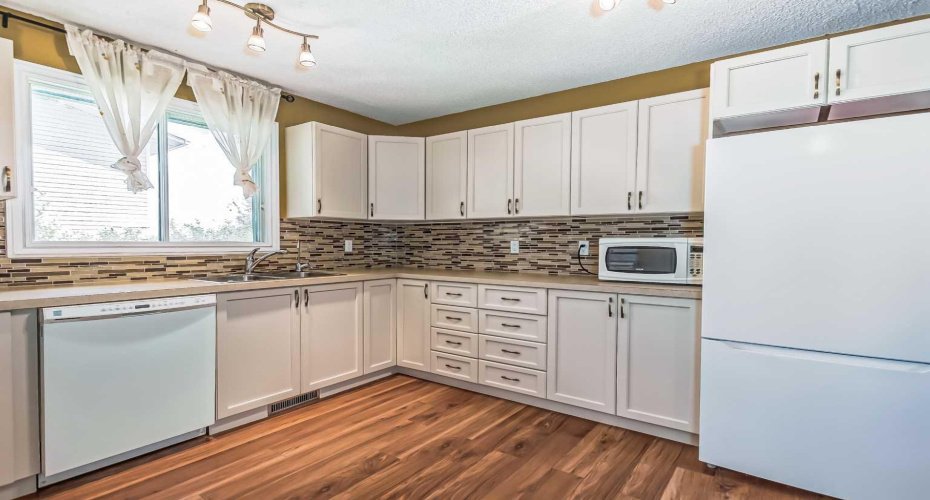 55 Bermuda Close, Calgary, Alberta T3K 1G4, 4 Bedrooms Bedrooms, ,4 BathroomsBathrooms,Residential,For Sale,Bermuda,A2329592