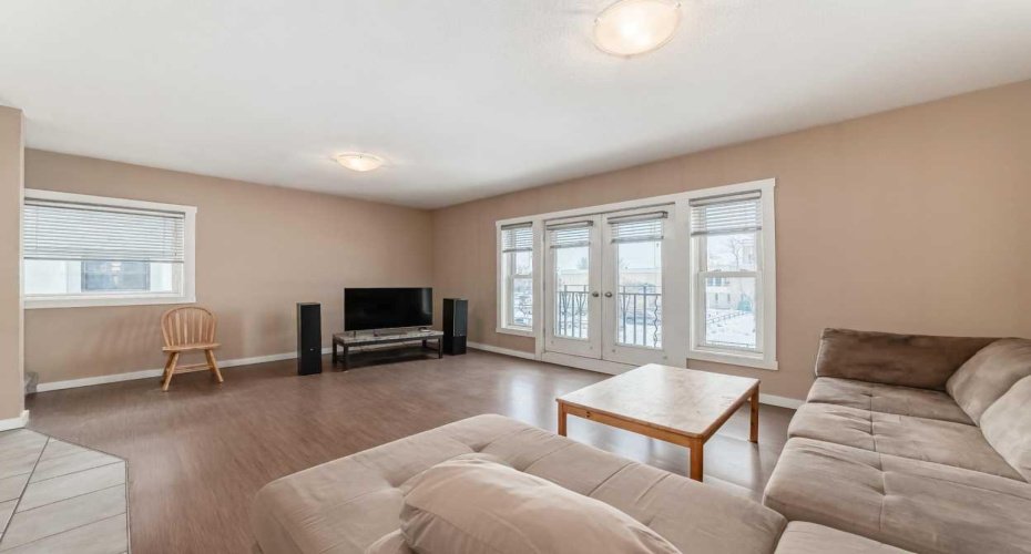 1922 9 Avenue, Calgary, Alberta T2G 0V2, 3 Bedrooms Bedrooms, ,4 BathroomsBathrooms,Residential,For Sale,9,A2329603