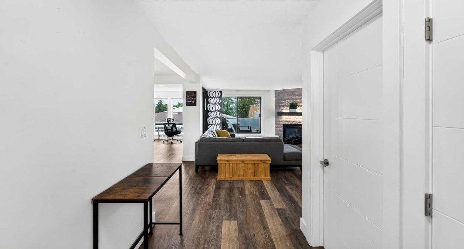 635 Marsh Road, Calgary, Alberta T2E 5B4, 2 Bedrooms Bedrooms, ,2 BathroomsBathrooms,Residential,For Sale,Marsh,A2329605