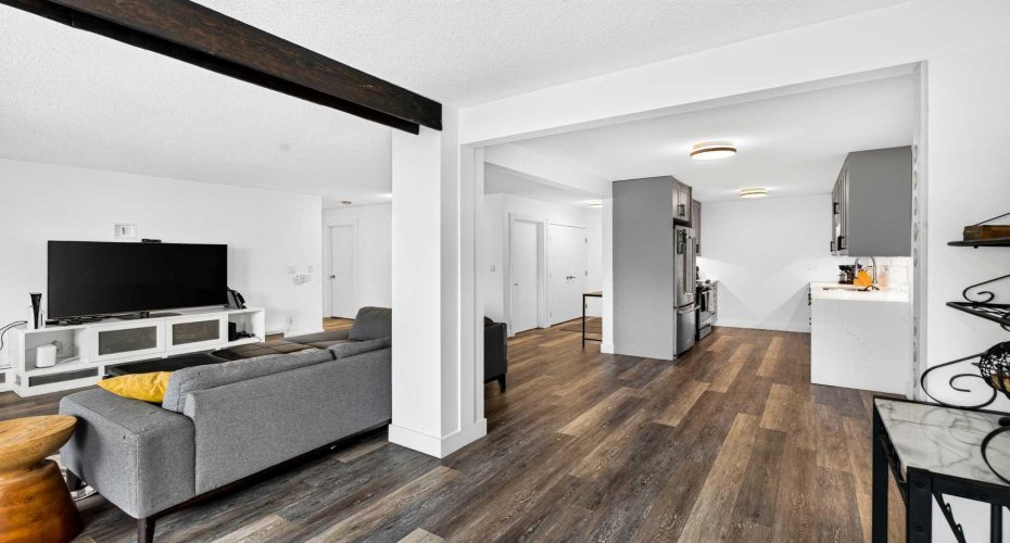 635 Marsh Road, Calgary, Alberta T2E 5B4, 2 Bedrooms Bedrooms, ,2 BathroomsBathrooms,Residential,For Sale,Marsh,A2329605