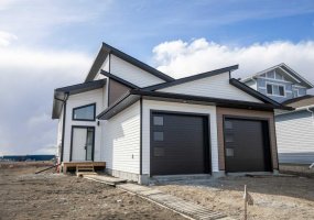 8202 87 Street, Grande Prairie, Alberta T8V 6J3, 5 Bedrooms Bedrooms, ,3 BathroomsBathrooms,Residential,For Sale,87,A2329662