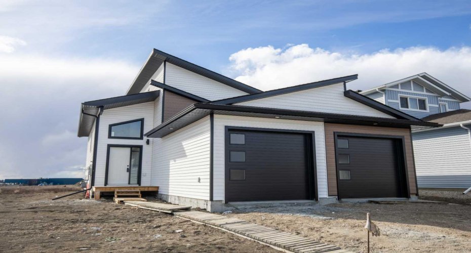8202 87 Street, Grande Prairie, Alberta T8V 6J3, 5 Bedrooms Bedrooms, ,3 BathroomsBathrooms,Residential,For Sale,87,A2329662
