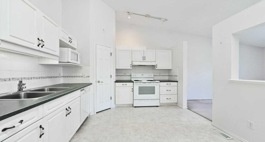 184 Valley Ridge Heights, Calgary, Alberta T3B 5T3, 2 Bedrooms Bedrooms, ,3 BathroomsBathrooms,Residential,For Sale,Valley Ridge,A2329663