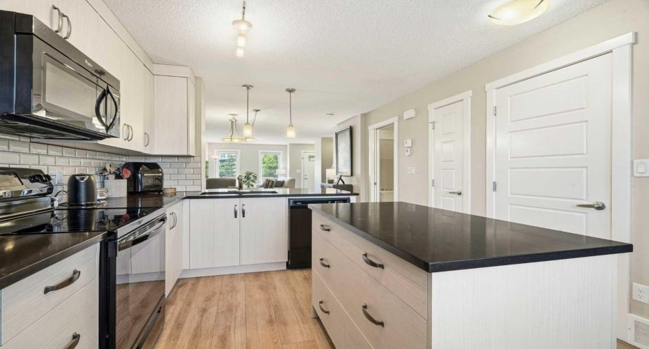 50 Westland Road, Okotoks, Alberta T1S2G4, 2 Bedroom Bedrooms, 0 ,3 BathroomBathrooms,Residential,For Sale,Westland,0,A2335170