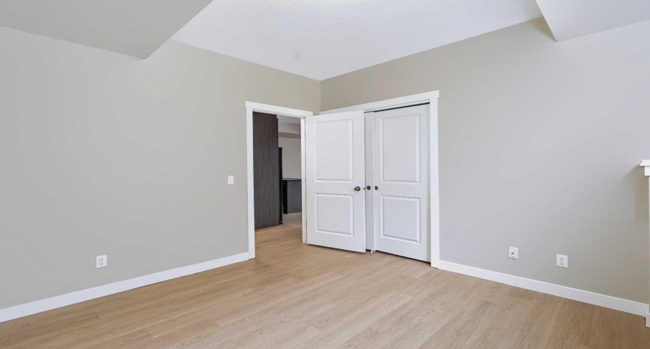 300 Marina Drive, Chestermere, Alberta T1X 0P6, 2 Bedroom Bedrooms, 0 ,1 BathroomBathrooms,Residential,For Sale,Marina,0,A2336711