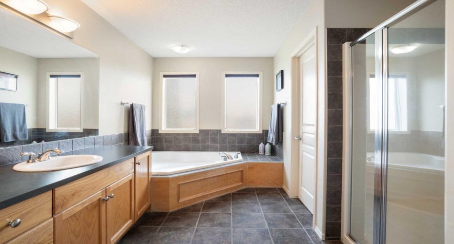 408 Rainbow Falls Way, Chestermere, Alberta T1X 1S8, 4 Bedroom Bedrooms, 0 ,4 BathroomBathrooms,Residential,For Sale,Rainbow Falls,0,A2341209