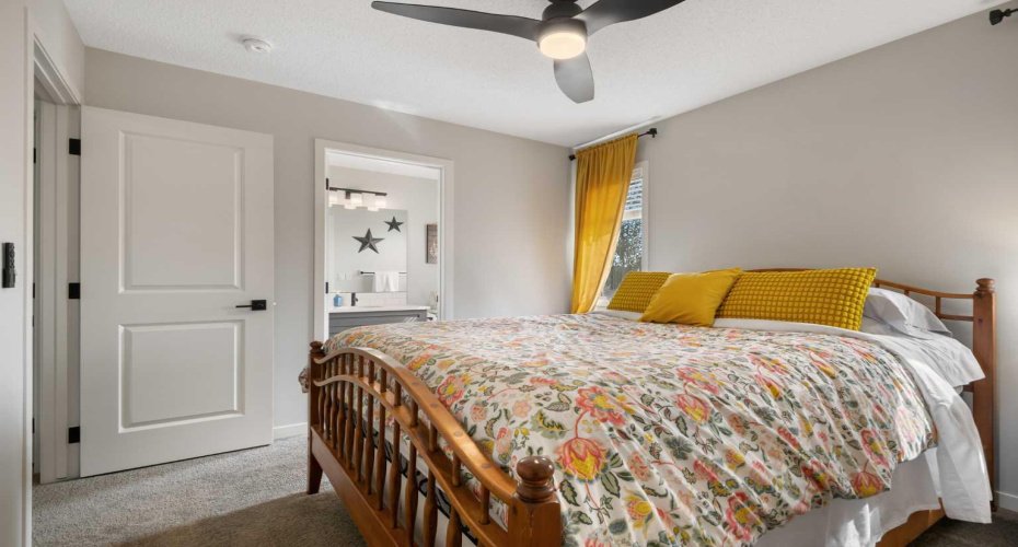 209 D'arcy Ranch Drive, Okotoks, Alberta T1S 5T1, 2 Bedroom Bedrooms, 0 ,3 BathroomBathrooms,Residential,For Sale,D'arcy Ranch,0,A2342324