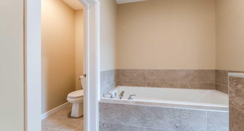 131 Waterford Manor, Chestermere, Alberta T1X 2Z6, 4 Bedroom Bedrooms, 0 ,3 BathroomBathrooms,Residential,For Sale,Waterford,0,A2344522